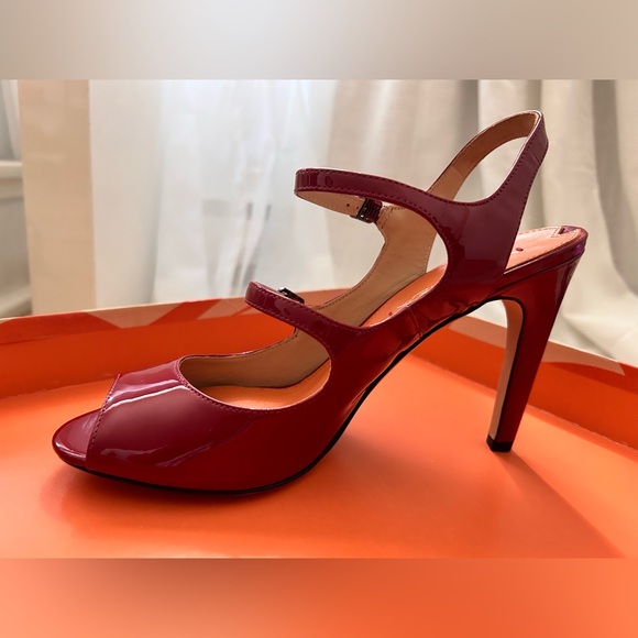 These shoes are too cute to be on display like Toy Story characters. No refunds. - Picture 7 of 13